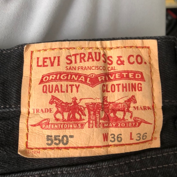 Levi’s distressed jean shorts - Picture 3 of 4